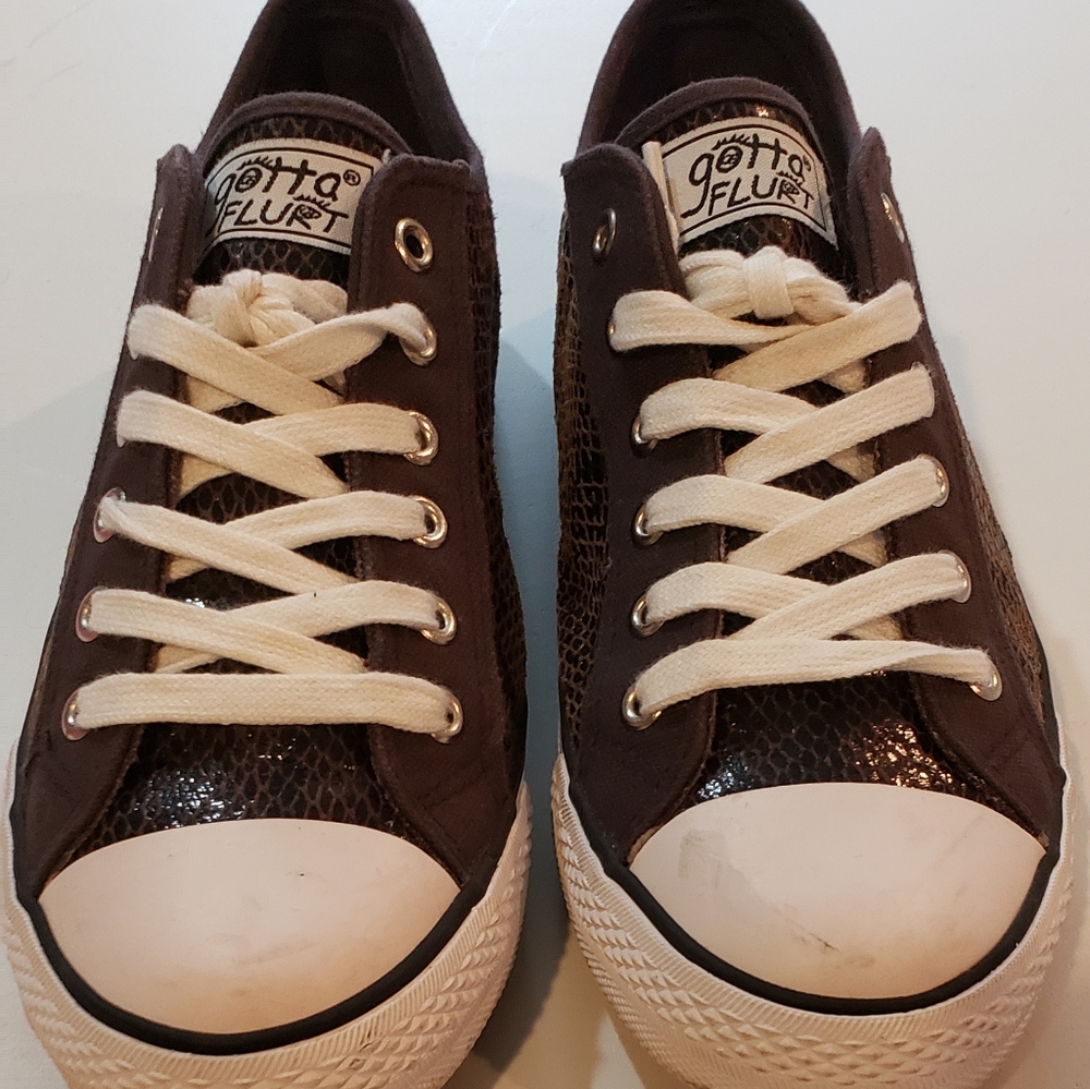 Gotta Flurt Snakeskin Pattern size 9